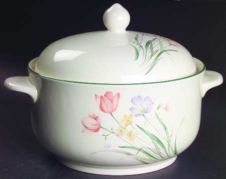 Stepping High 2 Qt Round Covered Casserole
