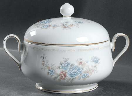 Stockbridge Round Covered Vegetable