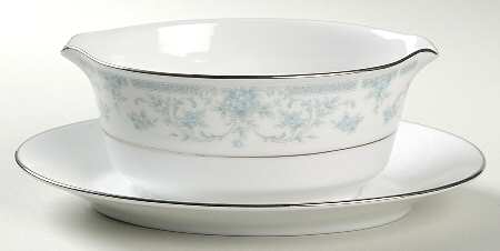 String of Pearls Gravy Boat with Attached Underplate