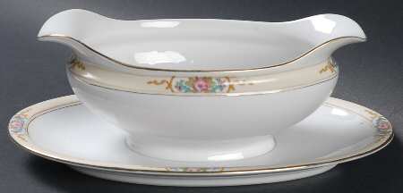 Strathmore Gravy Boat with Attached Underplate