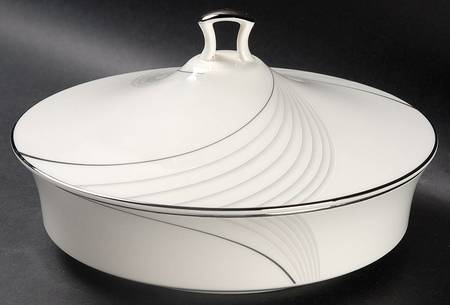 Sterling Tide Round Covered Vegetable