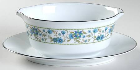 Sue Gravy Boat with Attached Underplate