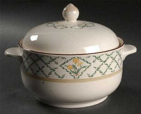Summer Magic 1.25 Qt Round Covered Casserole