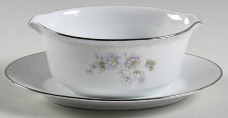 Summerfield Gravy Boat with Attached Underplate