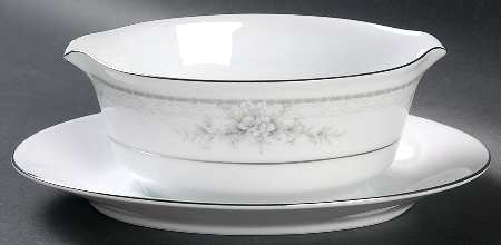Sweet Leilani Gravy Boat with Attached Underplate