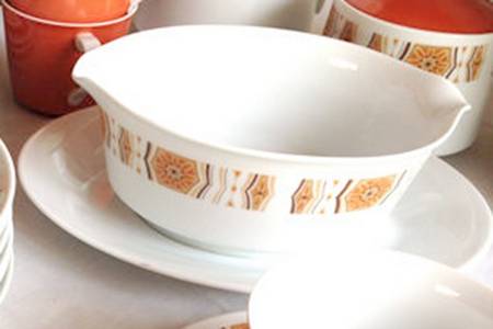 Tamala Gravy Boat with Attached Underplate
