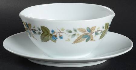 Tara Gravy Boat with Attached Underplate