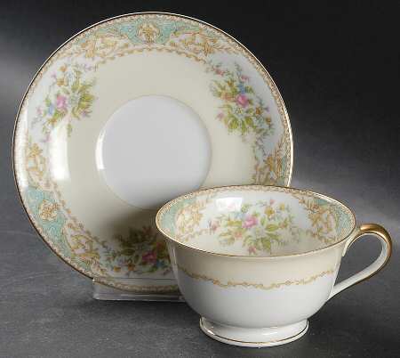 Tecla Footed Cup & Saucer Set