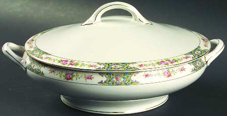 Thelma Bassett Round Covered Vegetable