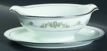 Thea Gravy Boat with Attached Underplate