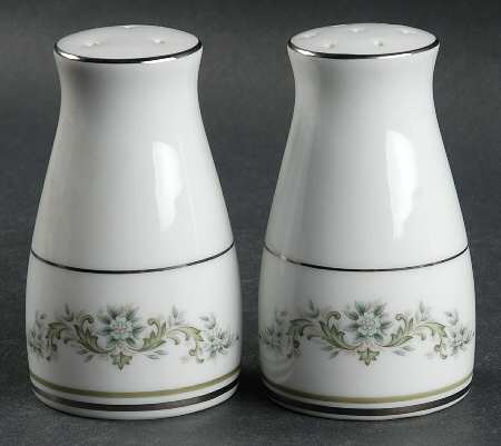 Thea Salt & Pepper Set