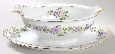 Therese Gravy Boat with Attached Underplate
