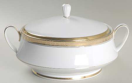 Tiara Round Covered Vegetable