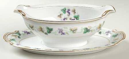 Tokay Gravy Boat with Attached Underplate