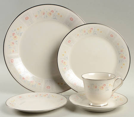 Tracery 5 Piece Place Setting