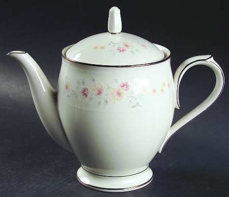 Tracery Teapot & Lid