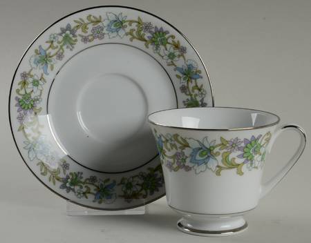 Tradition Footed Cup & Saucer Set