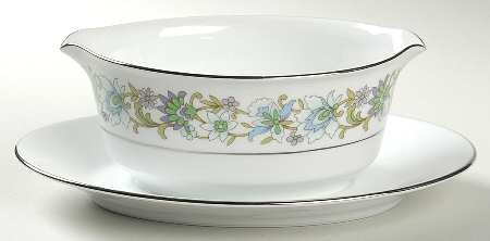 Tradition Gravy Boat with Attached Underplate