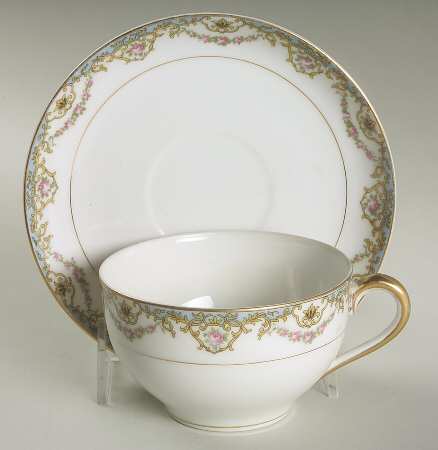 Traymore Oversized Cup & Saucer Set