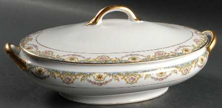 Traymore Oval Covered Vegetable