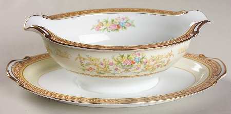 Trinity Gravy Boat with Attached Underplate