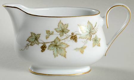 Trailing Ivy Gravy Boat