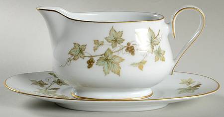 Trailing Ivy Gravy Boat & Underplate