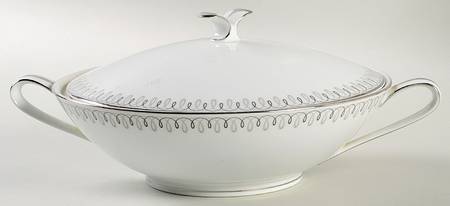 Tudor Round Covered Vegetable