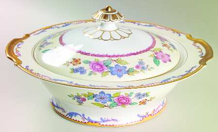 Tudor Round Covered Vegetable