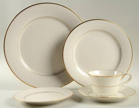 Tulane 40 Piece Estate Set