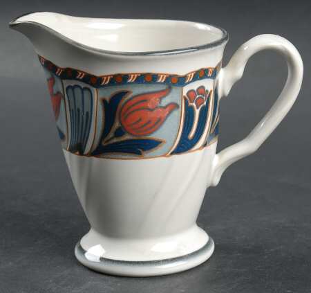 Tulip Ridge Creamer
