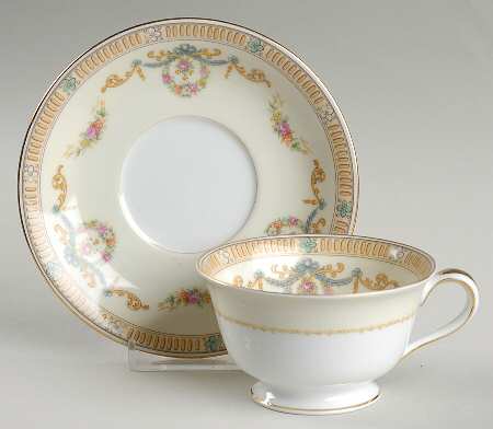 Tybalt Footed Cup & Saucer Set