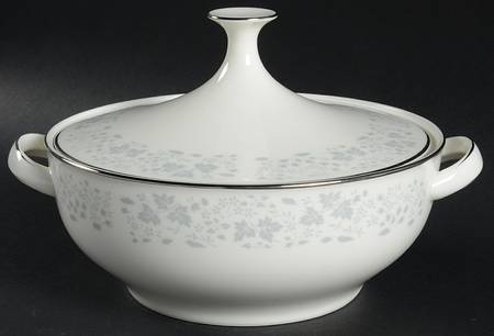 Tyrol Round Covered Vegetable