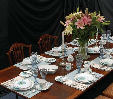Up-Sa Daisy 46 Piece Estate Set