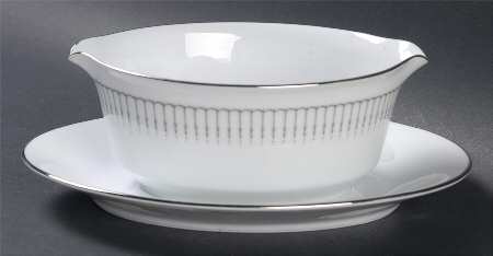 Ursula Gravy Boat with Attached Underplate