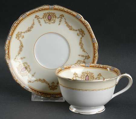 Valdina Footed Cup & Saucer Set