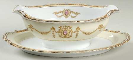 Valdina Gravy Boat with Attached Underplate