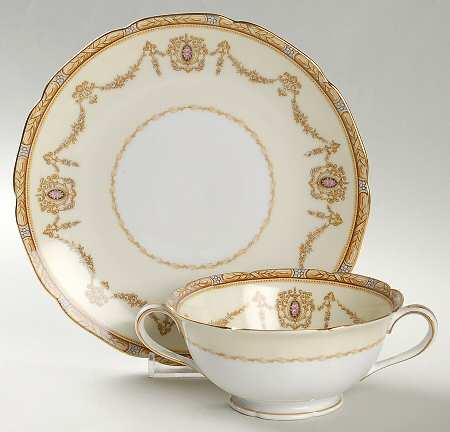 Valdina Footed Cream Soup Bowl & Saucer Set