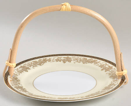 Valencia 5 3/8"-5 5/8" Bamboo Handled Serving Plate  HC