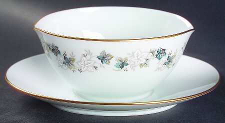 Valencia Gravy Boat with Attached Underplate