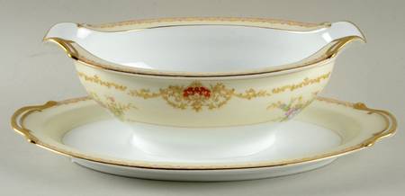 Vanessa Gravy Boat with Attached Underplate