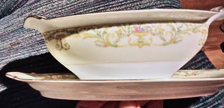Vanity Gravy Boat with Attached Underplate