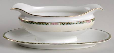 Vassar Gravy Boat with Attached Underplate