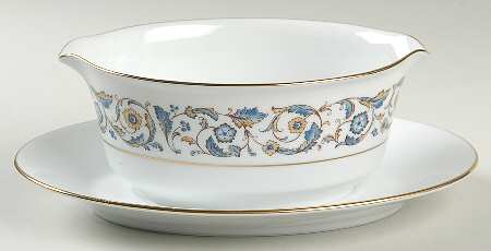 Venice Gravy Boat with Attached Underplate