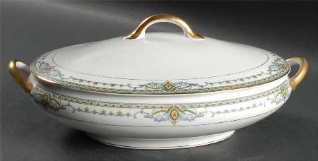 The Venice (No #) Oval Covered Vegetable