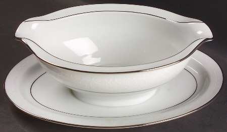 Versailles Gravy Boat with Attached Underplate