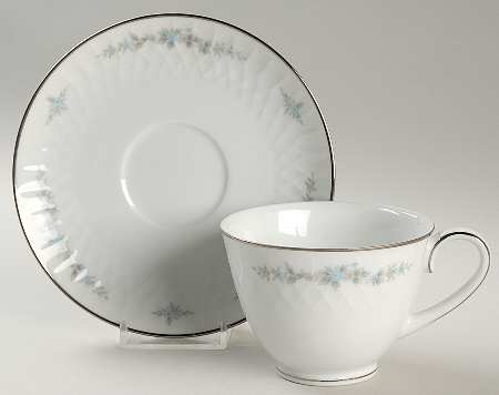 Verda Footed Cup & Saucer Set