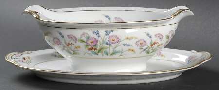 Veronica Gravy Boat with Attached Underplate