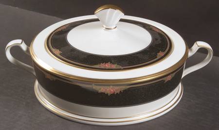 Venetian Rose Round Covered Vegetable