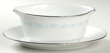 Vicki Gravy Boat with Attached Underplate